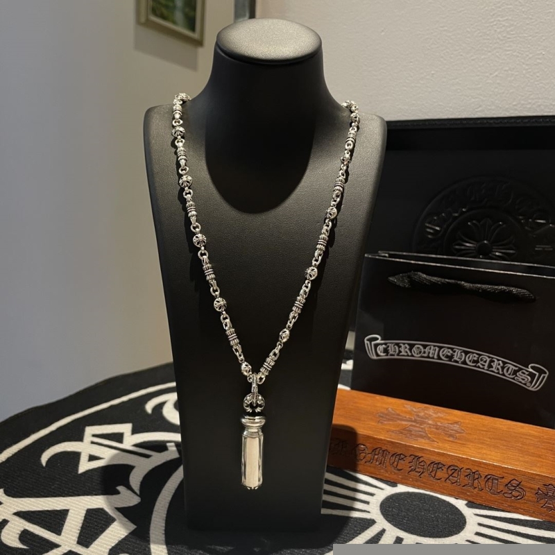 Ch**me He**ts necklaces